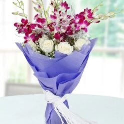 Stunning bouquet of beautiful roses and orchids, combining vibrant colors and textures, ideal for gifts on special occasions and celebrations.