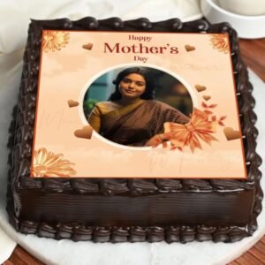 Mom’s Elegant Photo Cake with a personalized edible image, perfect for celebrating special occasions and showing appreciation for your mom.